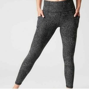 Athleta Salutation Stash Pocket Leggings